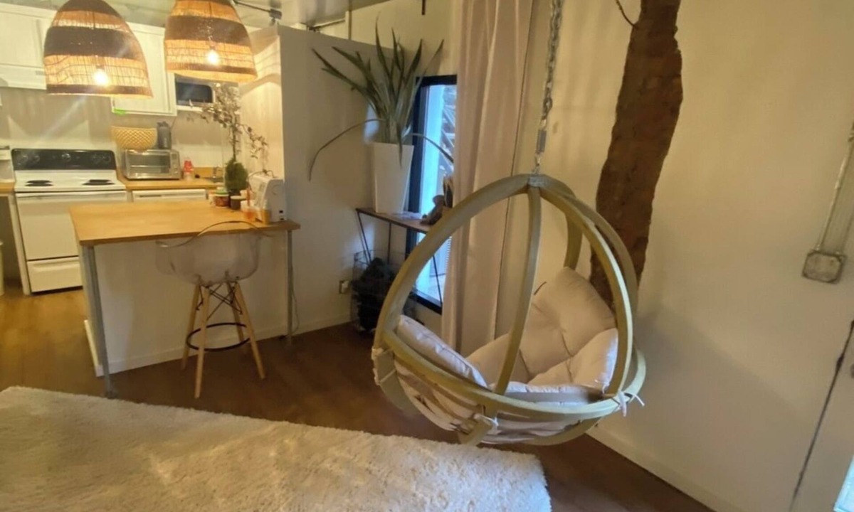Mount Adams Apartment | Cozy apartment in charming Mt Adams, Cincinnati with WiFi, AC