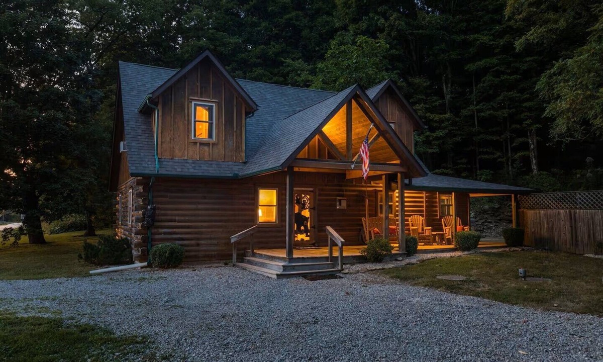Nashville Cabin | Cozy Bear Cabin - Log Cabin Soul, Nashville Heart