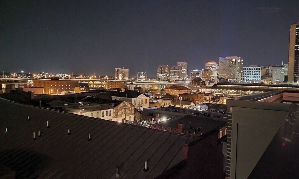 Shockoe Bottom Apartment | Cozy “Brick Beauty”Richmond..FullBd-1 bath,Roof Pool,VCU, walkable neighborhood