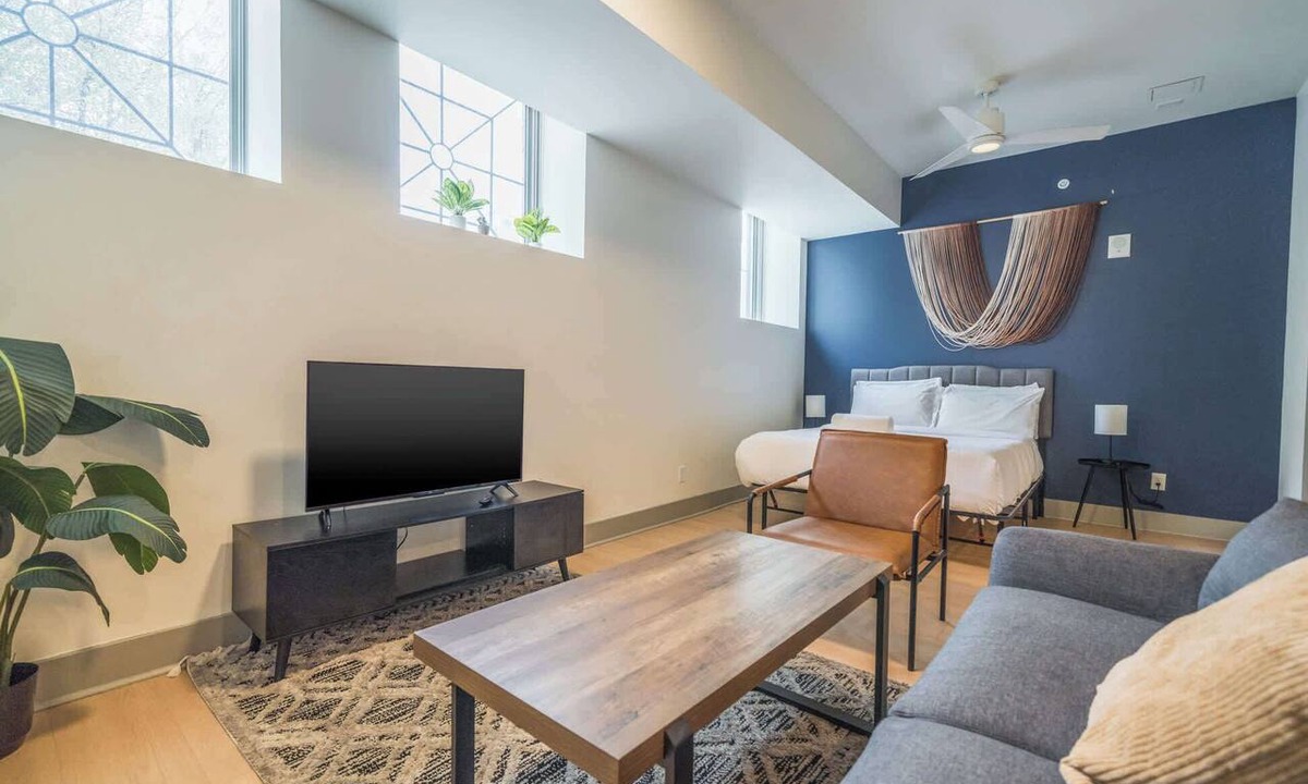 Downtown Louisville Apartment | Cozy & Bright loft unit in the heart of Louisville