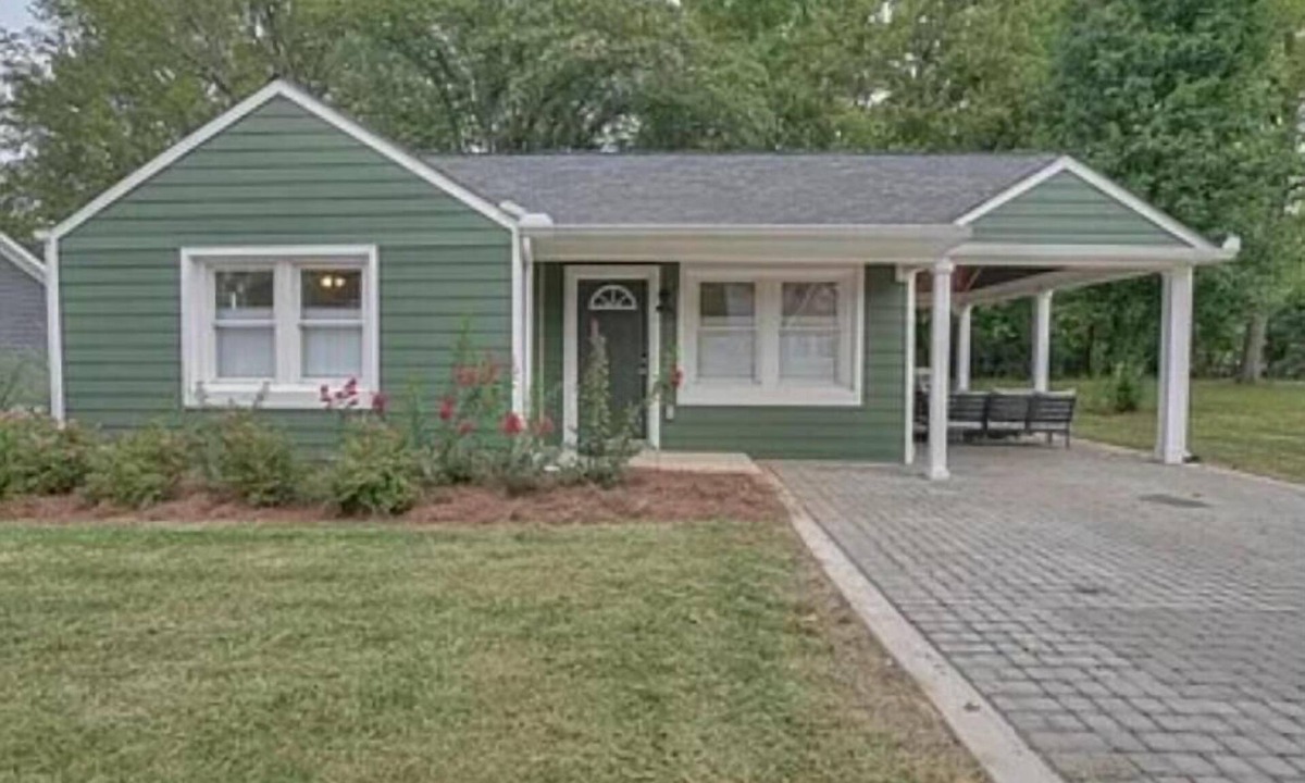 Murfreesboro House | Cozy bungalow in the heart of Murfreesboro. Pet friendly.