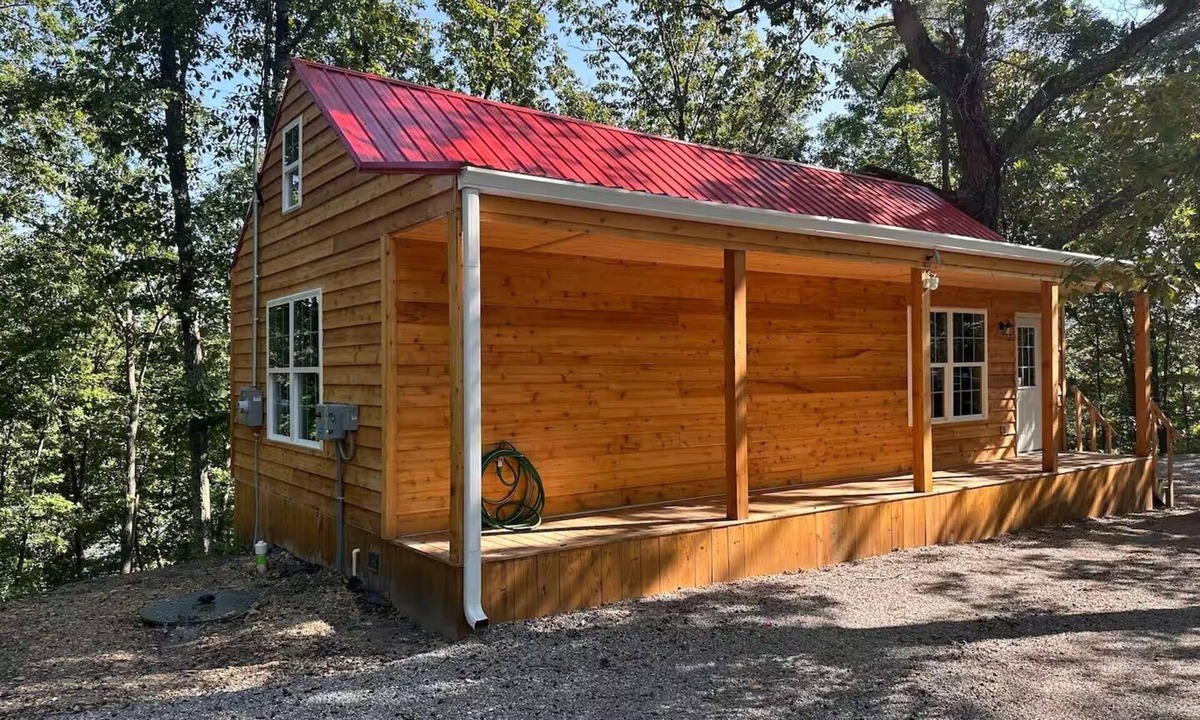 East Bernstadt Cabin | Cozy cabin with a beautiful view of the lake in East Bernstadt