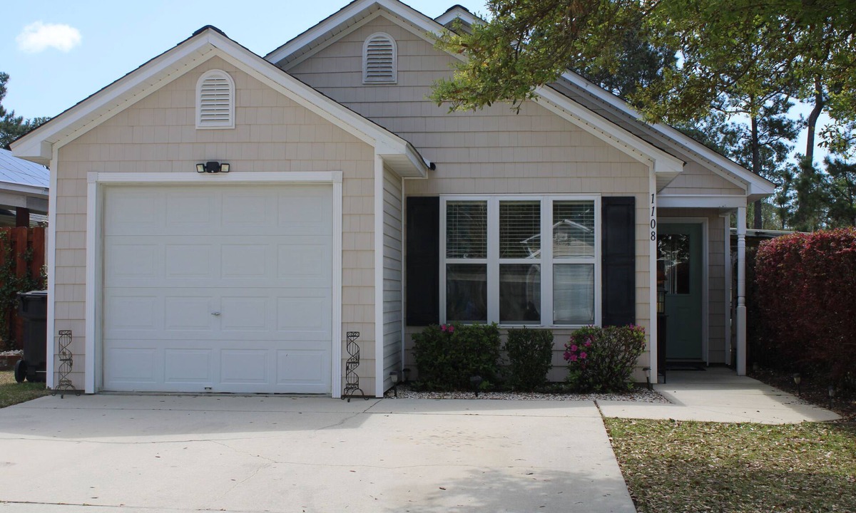 Silver Lake House | Cozy Coastal Escape Near Carolina & Wrightsville Beach Dog-Friendly