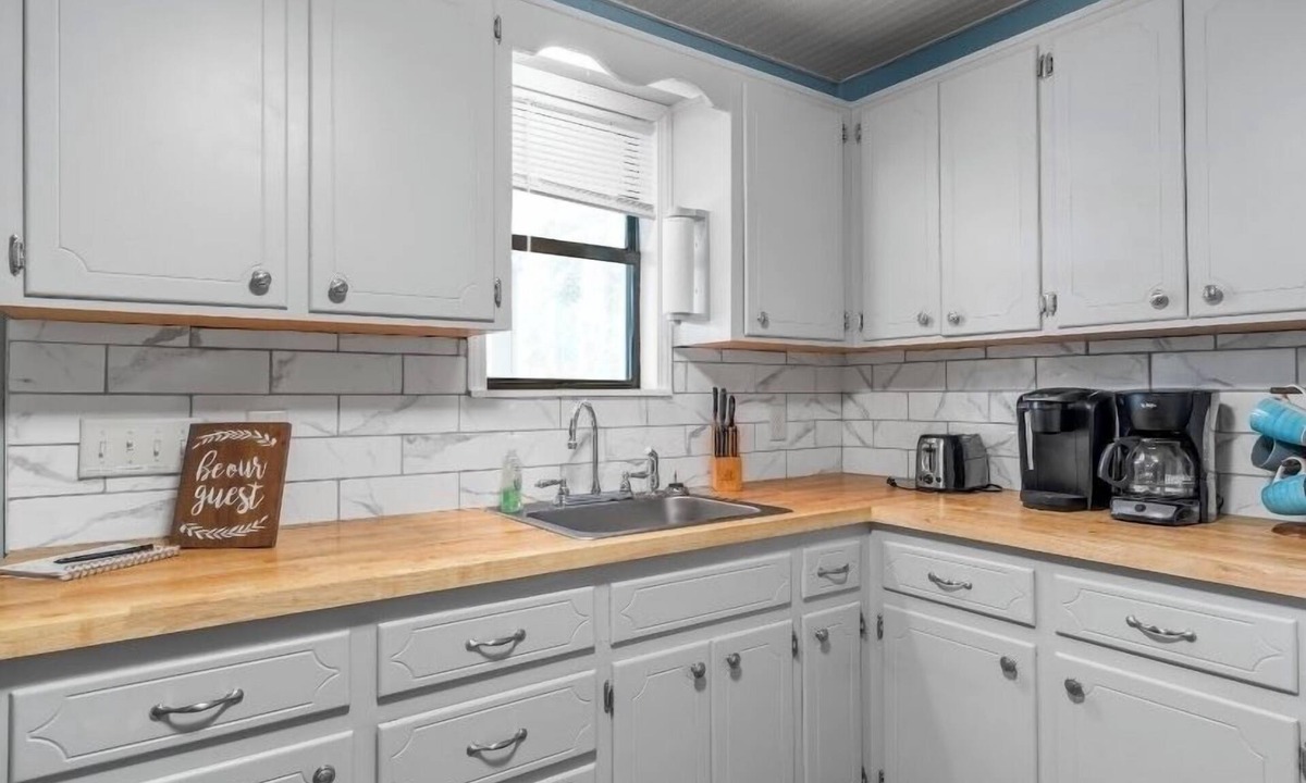 Cookeville Cottage | Cozy Cottage 7mins to Downtown Cookeville