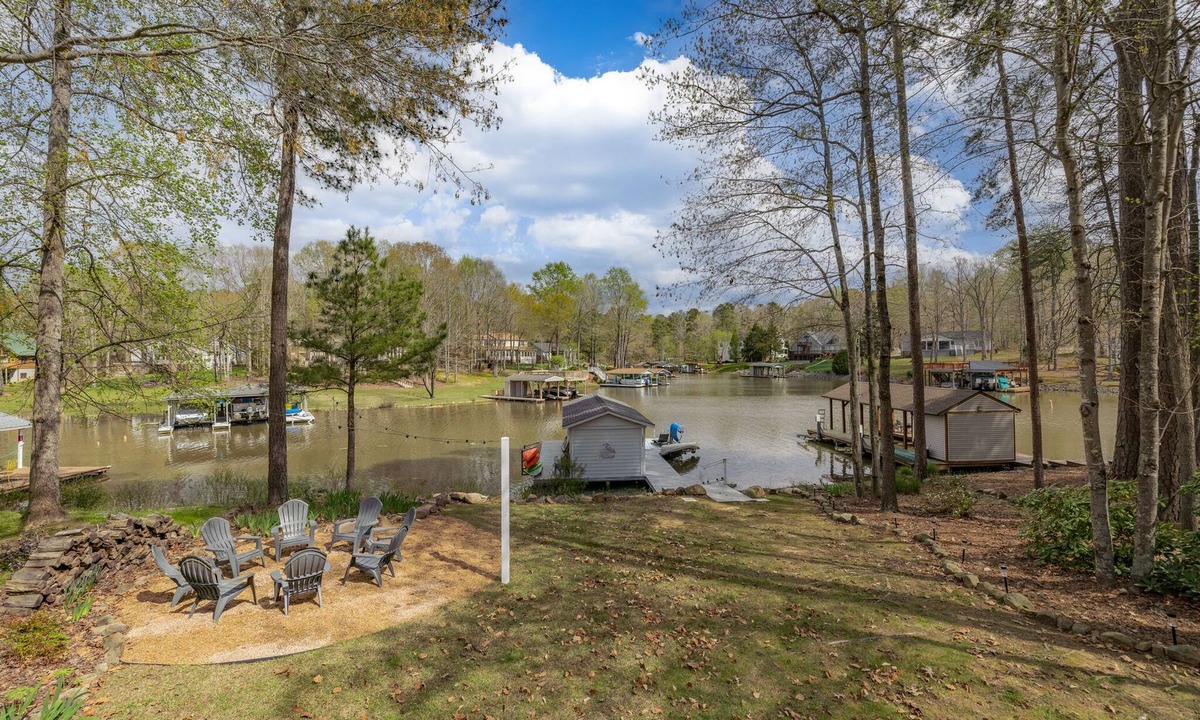 Henrico House | Cozy Cove at Lake Gaston