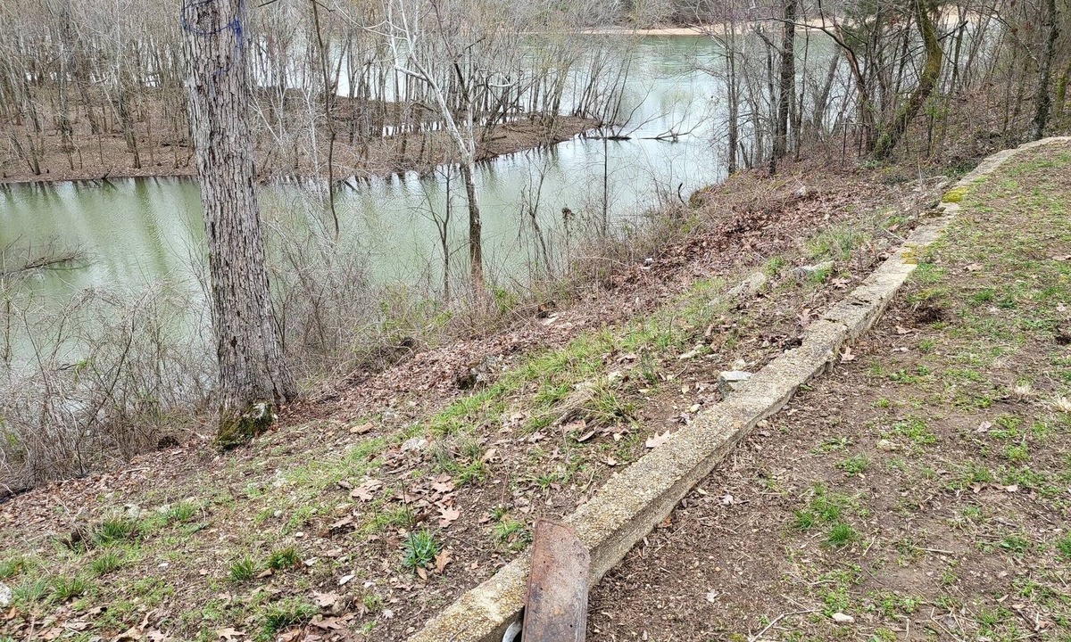 Doniphan House | Cozy Current River Cabin, Doniphan on the water.