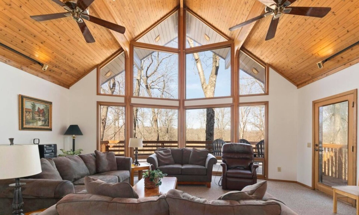 Benton House | Cozy family lake house on Kentucky Lake, w/private dock & sleeps 12