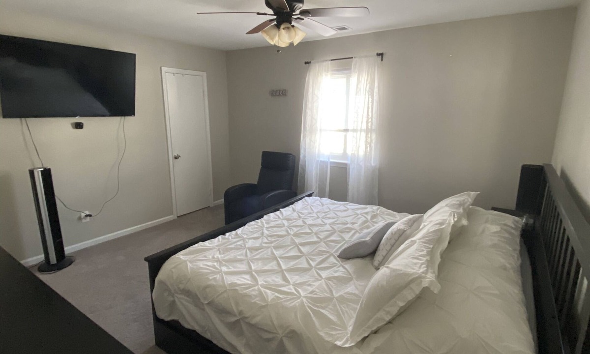 Virginia Beach House | Cozy family size home with workout room!