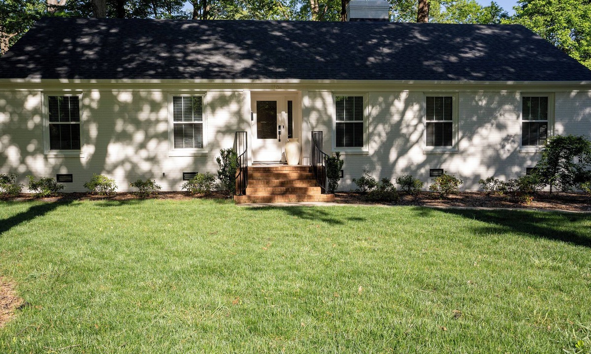 Green Valley House | Cozy family-style home, close to Gardens, Friendly Center and Downtown.