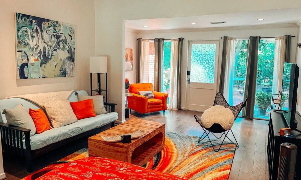 Old Irving Park Apartment | Cozy Guest House Apartment