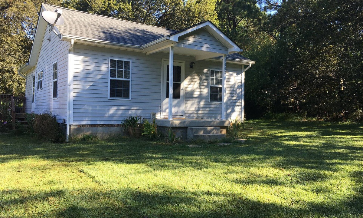 Hillsborough House | Cozy Hillsborough Bungalow