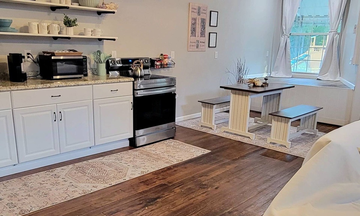 Leavenworth House | Cozy, historical retreat near the Overlook
