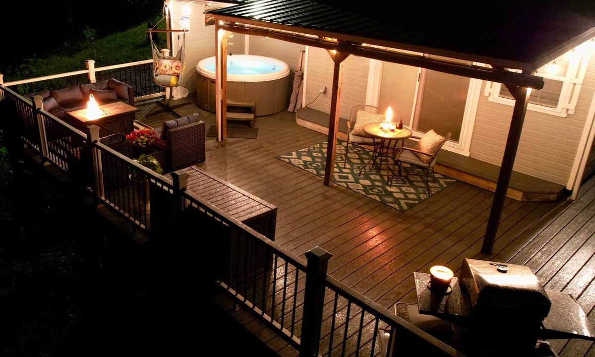 Wellington Cottage | Cozy Hot Tub Cottage!