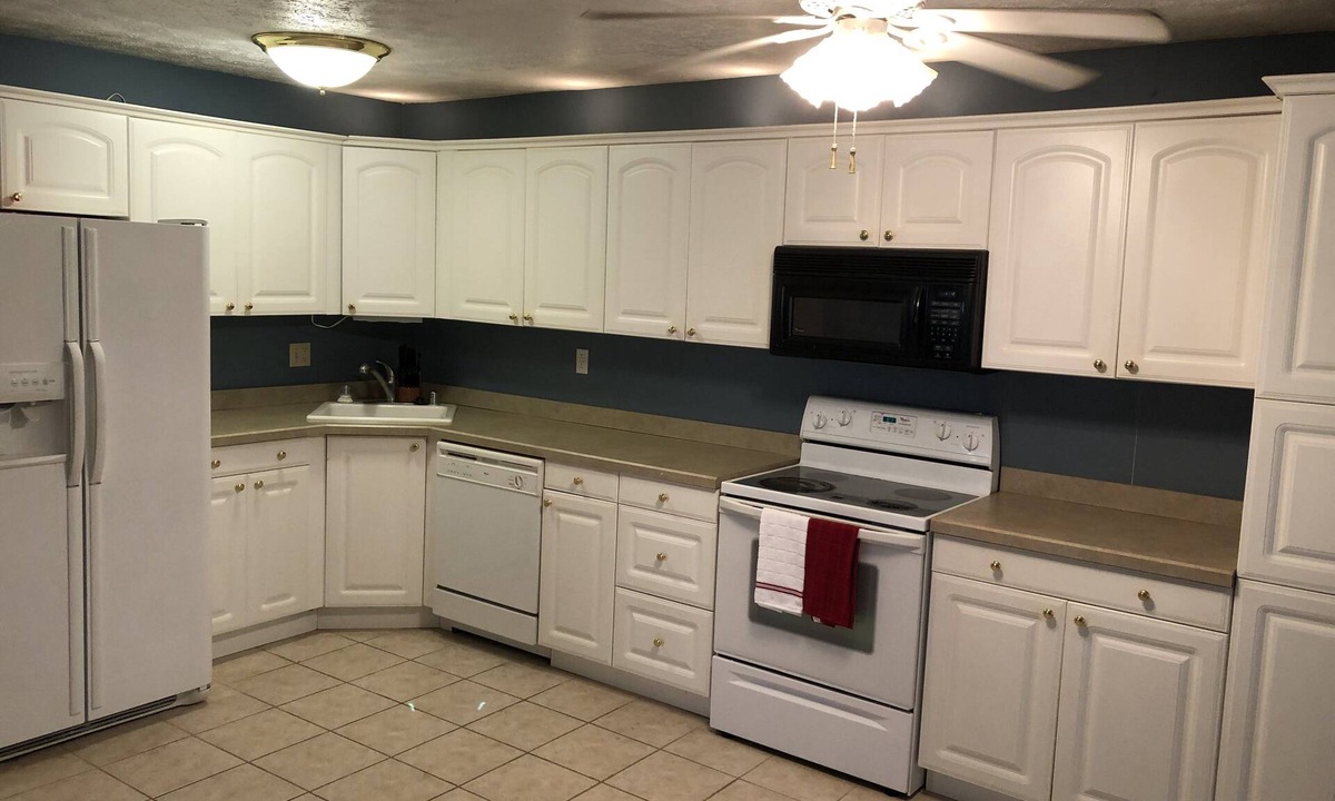 Bronston Condo | Cozy Lake Cumberland Condo