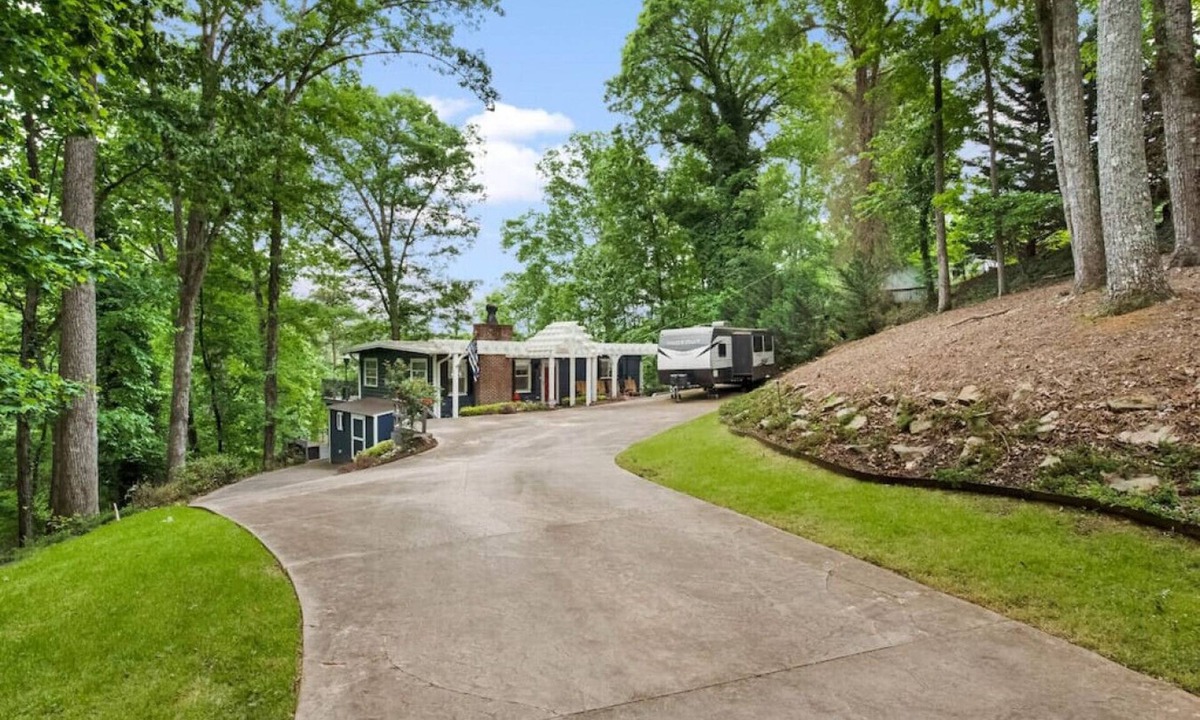 Gainesville House | Cozy Lakefront Home w/Boat Dock
