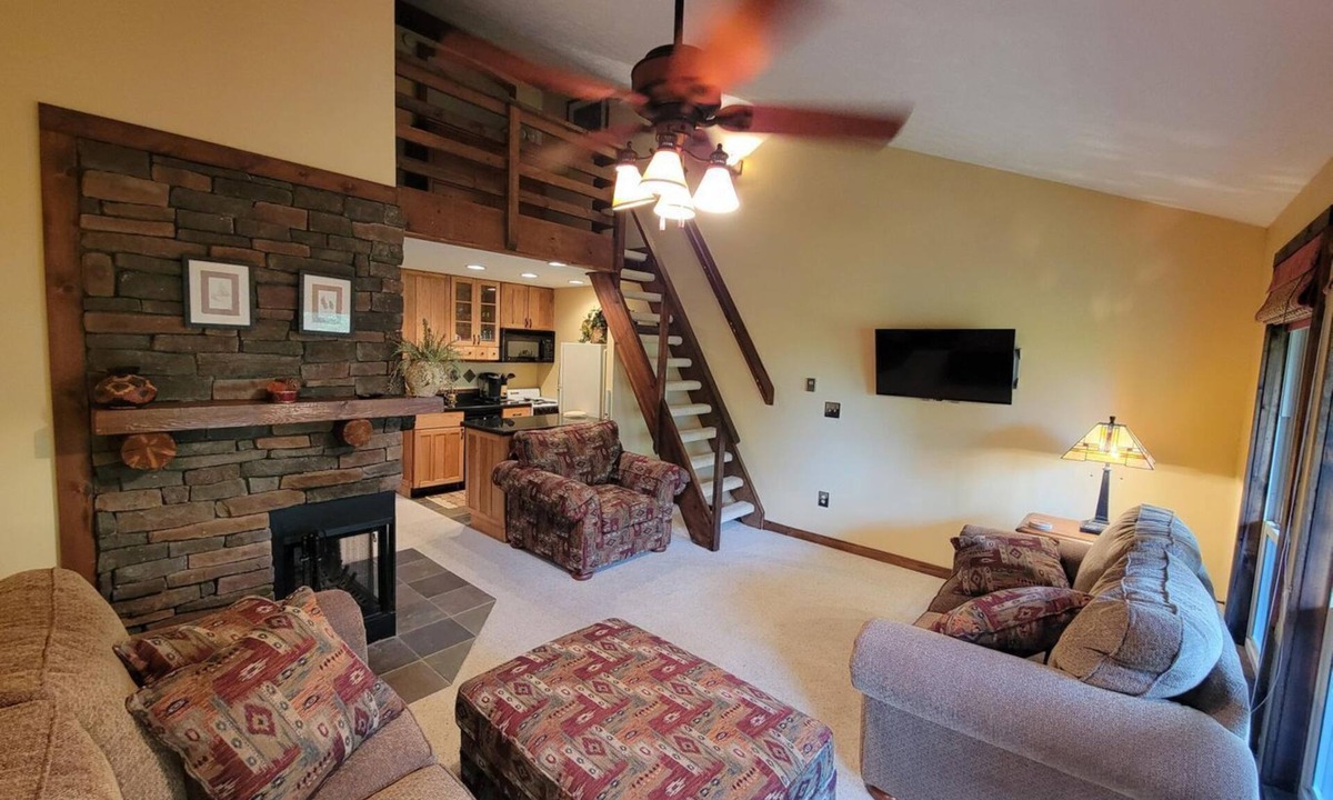 Sawmill Village Condo | Cozy Loft nestled atop of Snowshoe