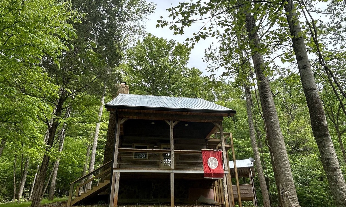 Cookeville Cabin | Cozy Love Shack: Rustic Log Cabin, Outdoor Living Room/Treehouse, & Fireplaces