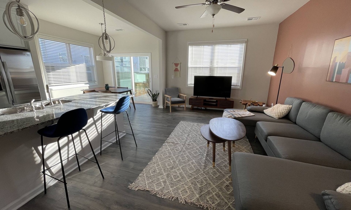 Terrell House | Cozy Modern 3 Bed Townhome Near Lake Norman and Shopping