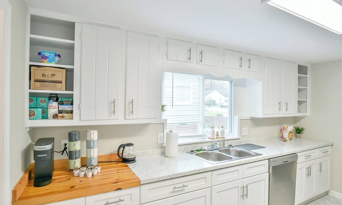 Greensboro House | Cozy & Modern - Fire Pit Grill - Pet friendly