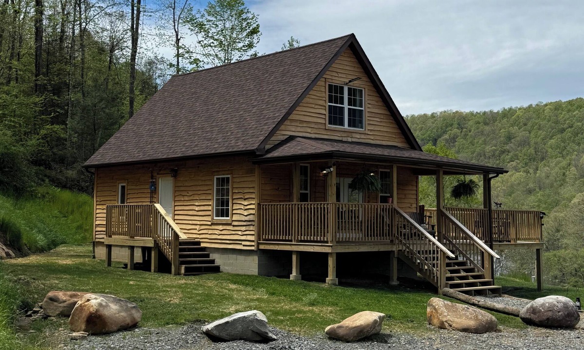 Nettie Cabin | Cozy new Craigsville cabin on the Gauley River