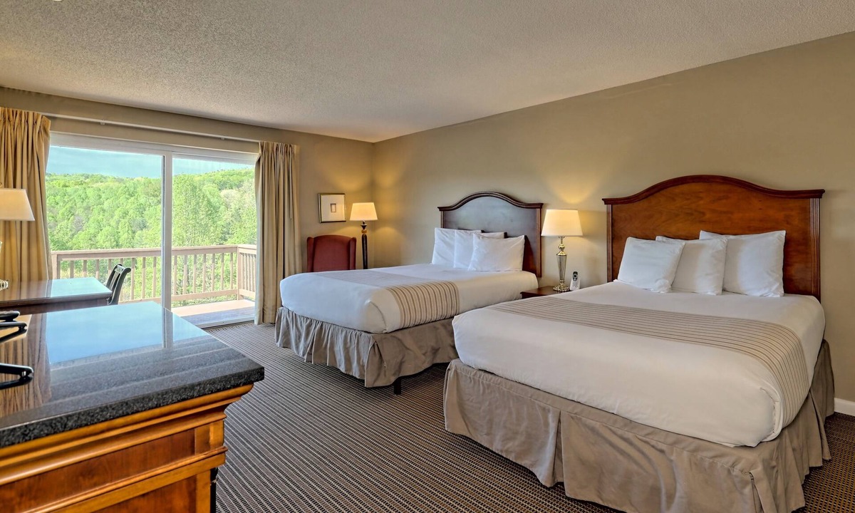Clayton Hotel | Cozy One-Bedroom Condo with Two Queen Beds in Clayton, GA