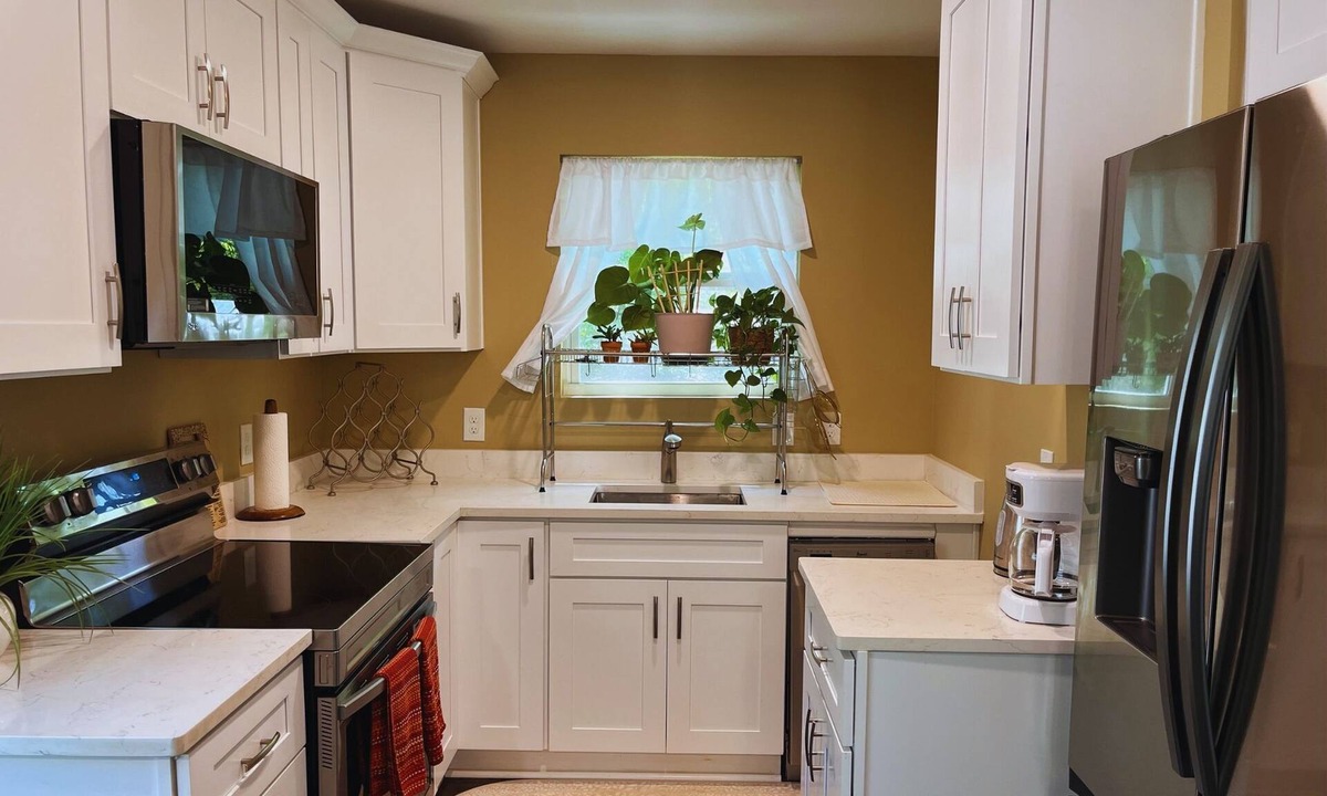Oakhurst House | Cozy Pet friendly Decatur Guesthouse. 2 Full Bath with 2 Car Garage!