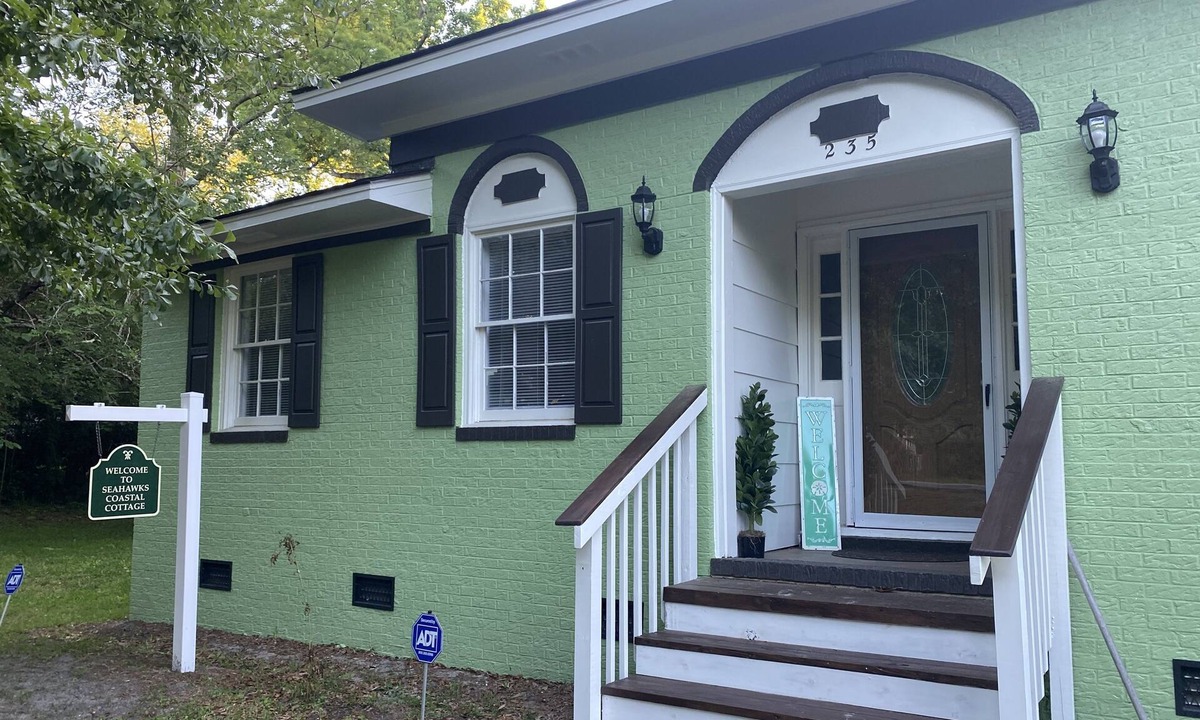 Wilmington Cottage | Cozy Seahawks Coastal Cottage Close to Everything