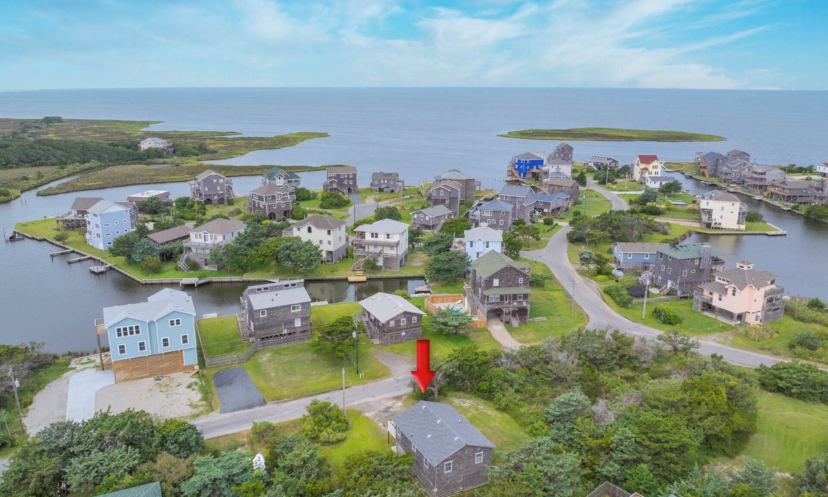 Avon House | Cozy Soundside Cottage w/Beach Nearby, Grill, Outdoor Shower, Movies, Books