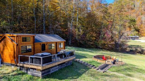 Heidelberg House | Cozy Stargazing Cabin with Hot Tub near Red River Gorge in Estill County, Kentucky