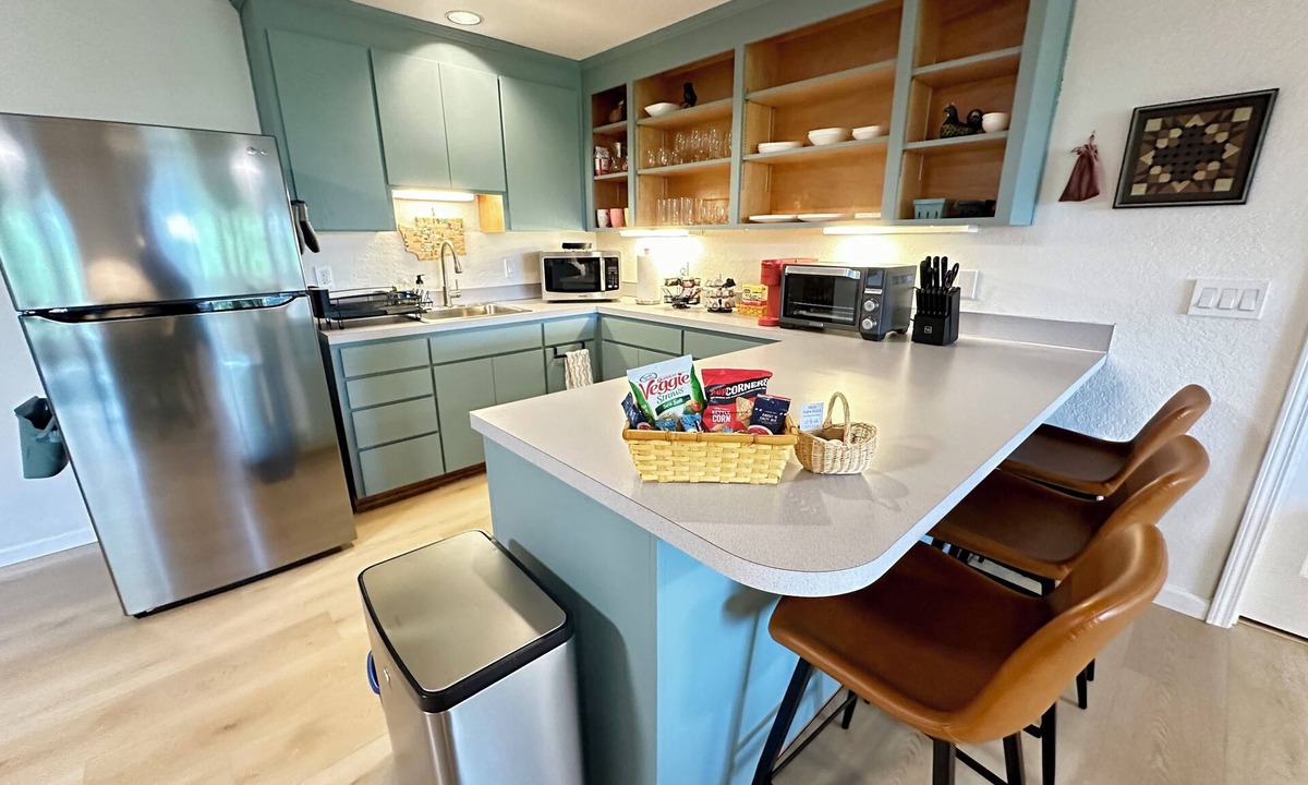 Kenmore Apartment | Cozy studio that sleeps 4 in Kenmore with a/c, WiFi and farm fresh eggs!
