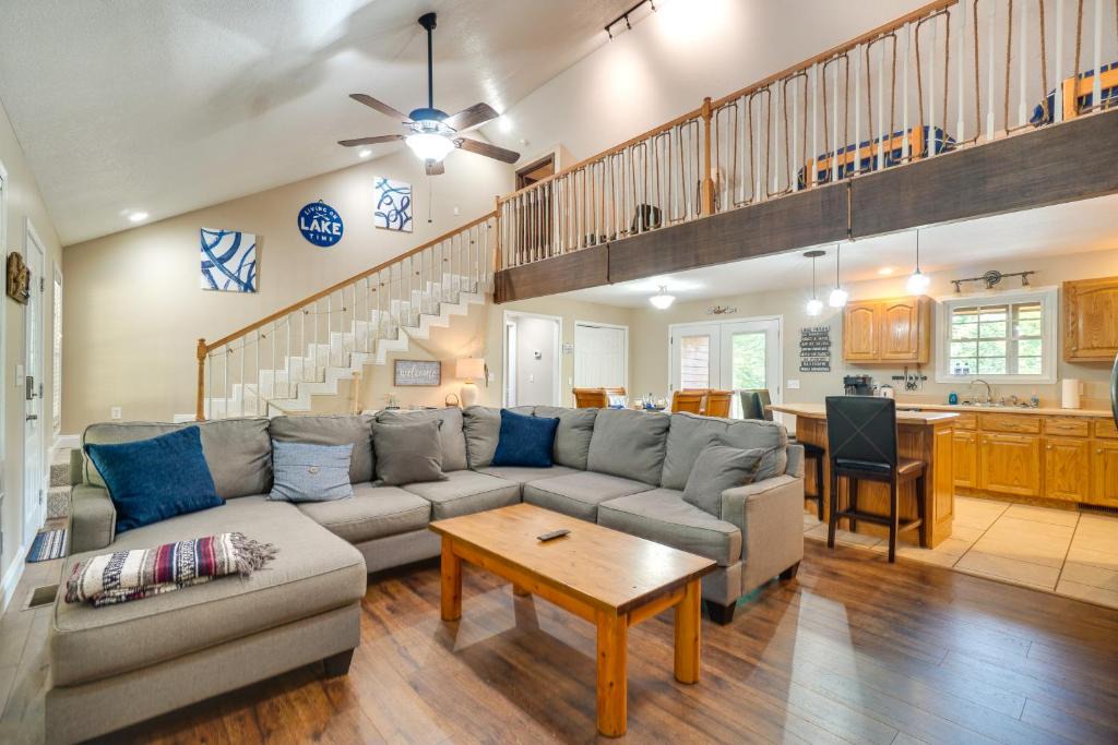 Byrdstown House | Cozy Tennessee Lake House w/Grill & Fire Pit!