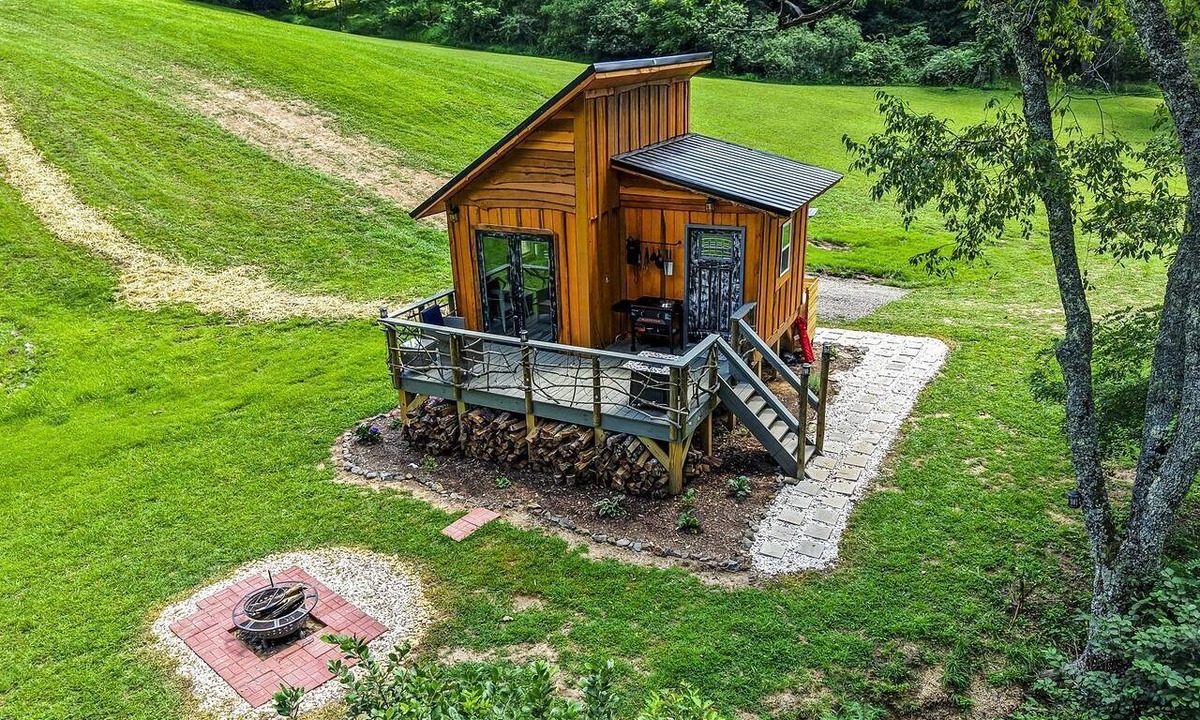 Hillsville Cabin | Cozy Tiny Cabin by the Creek for a Unique Pet-Friendly Getaway in Hillsville, Virginia
