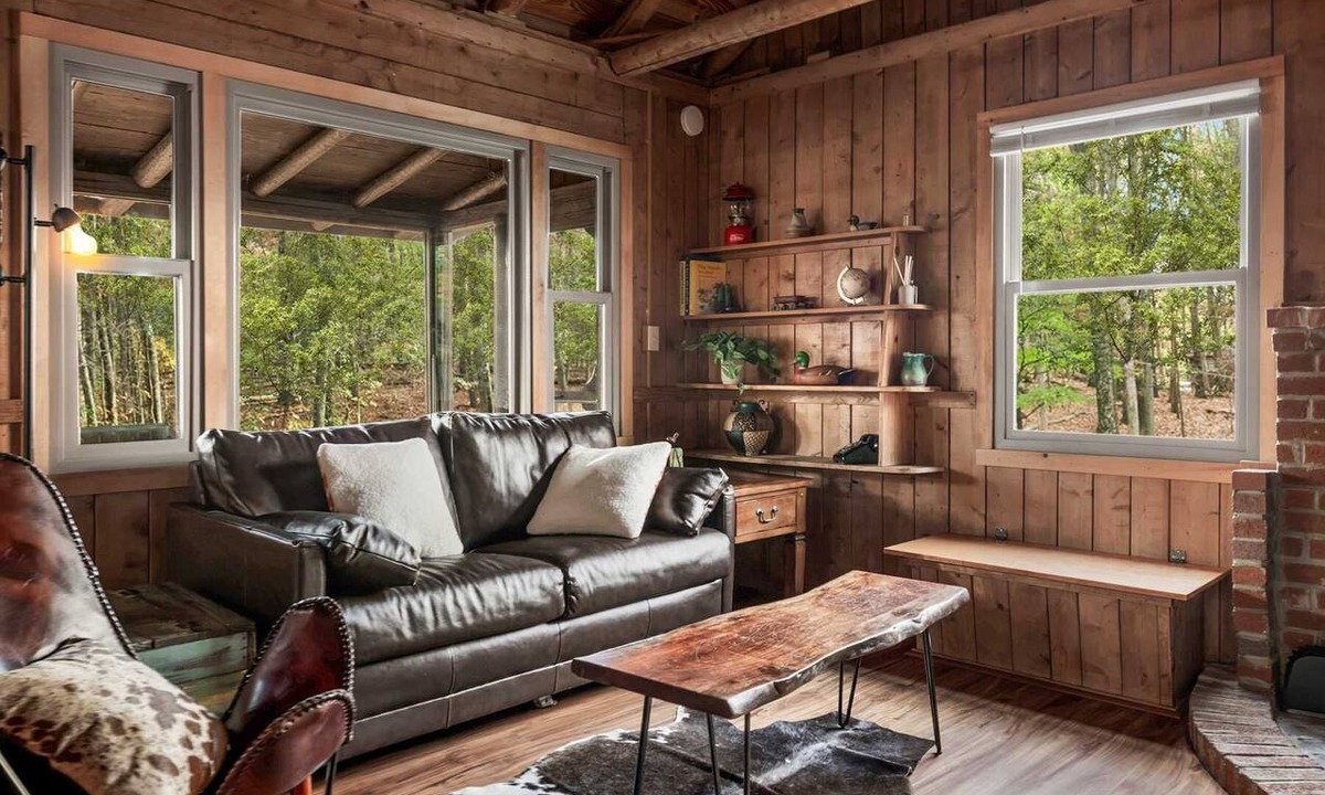 Kabletown Ski Chalet | Cozy w/Fire Pit, Grill, Screened Porch & WiFi