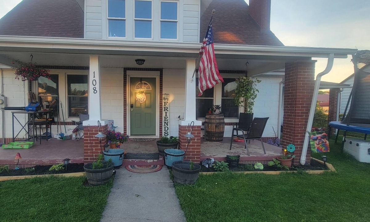 Summerlee House | Cozy,yet Spacious 5 bedroom Home, 5 minutes from New River Gorge National Park.