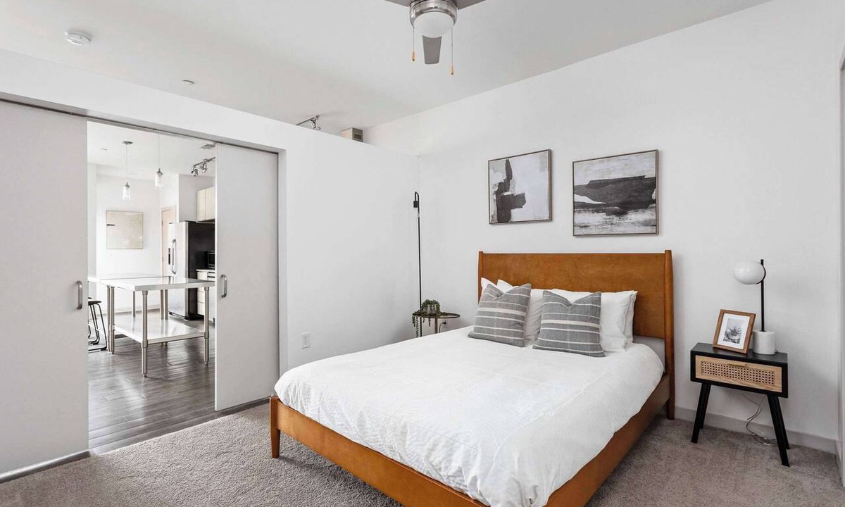Kennedy King Apartment | CozySuites l Dream 1BR, Bottleworks Indy #6