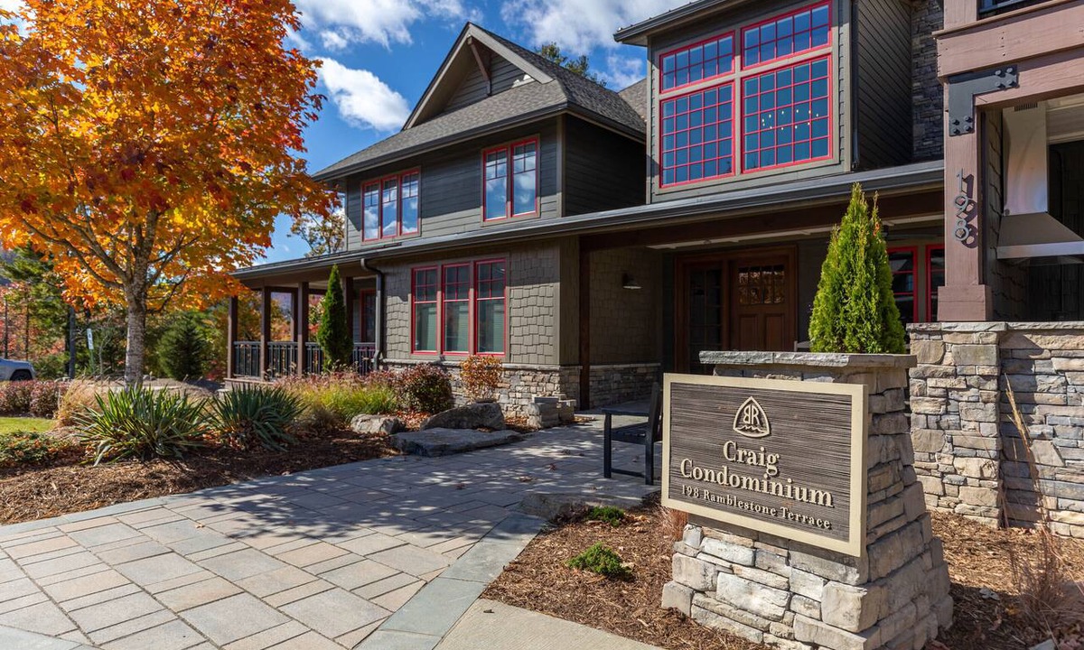 Lenoir Condo | Craig 304 Condo at the Blue Ridge Mountain Club! Luxury studio with great amenities!