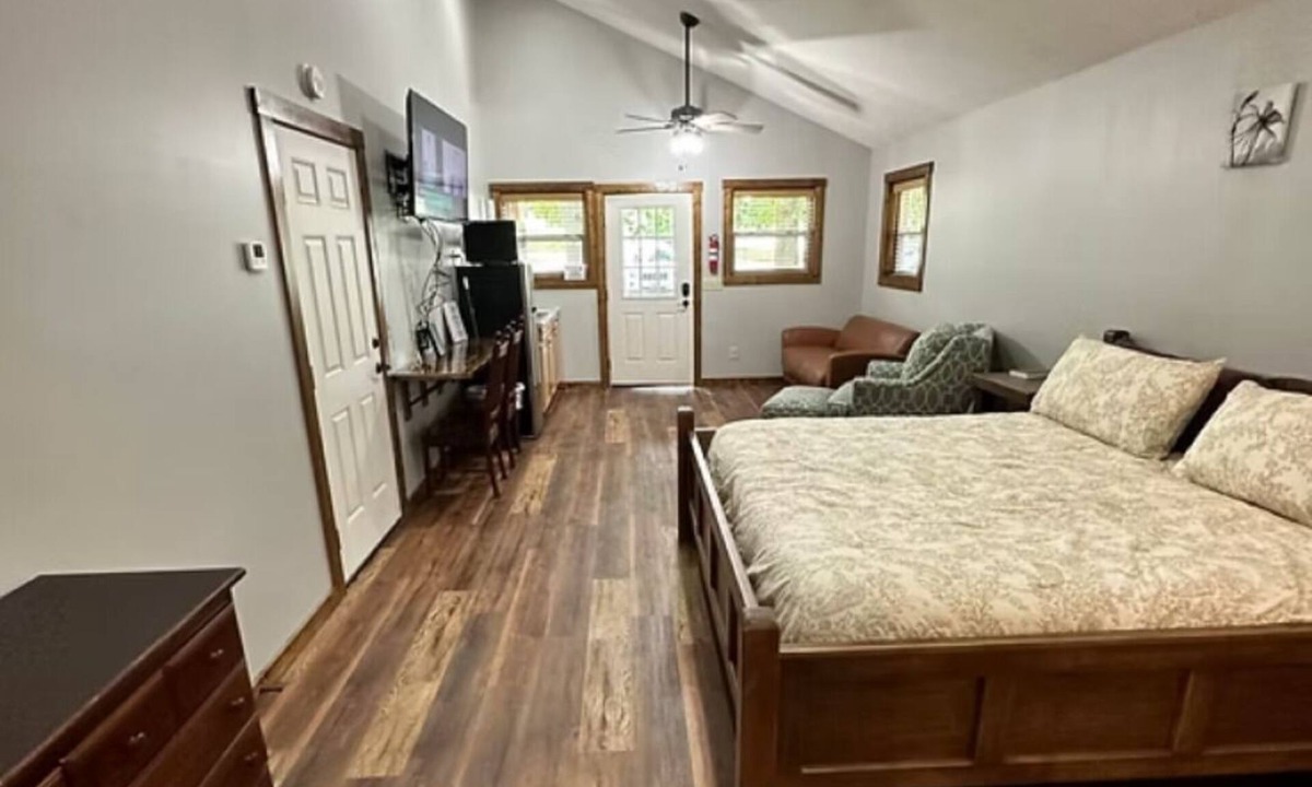 Attica Cabin | Cranny - Hotel Type ADA Friendly Space w/Efficiency Kitchen