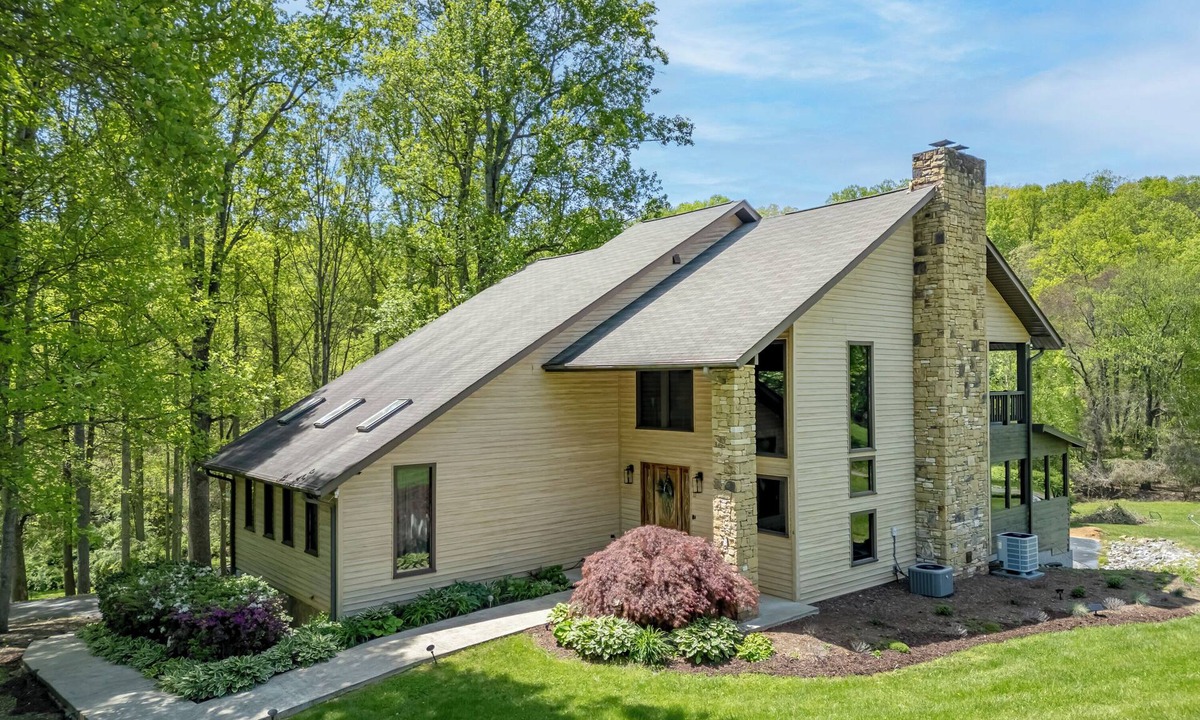 Candler House | Creekside 4BR w/Firepit - 5 Min to Sports Park - 10 Min to Downtown Asheville