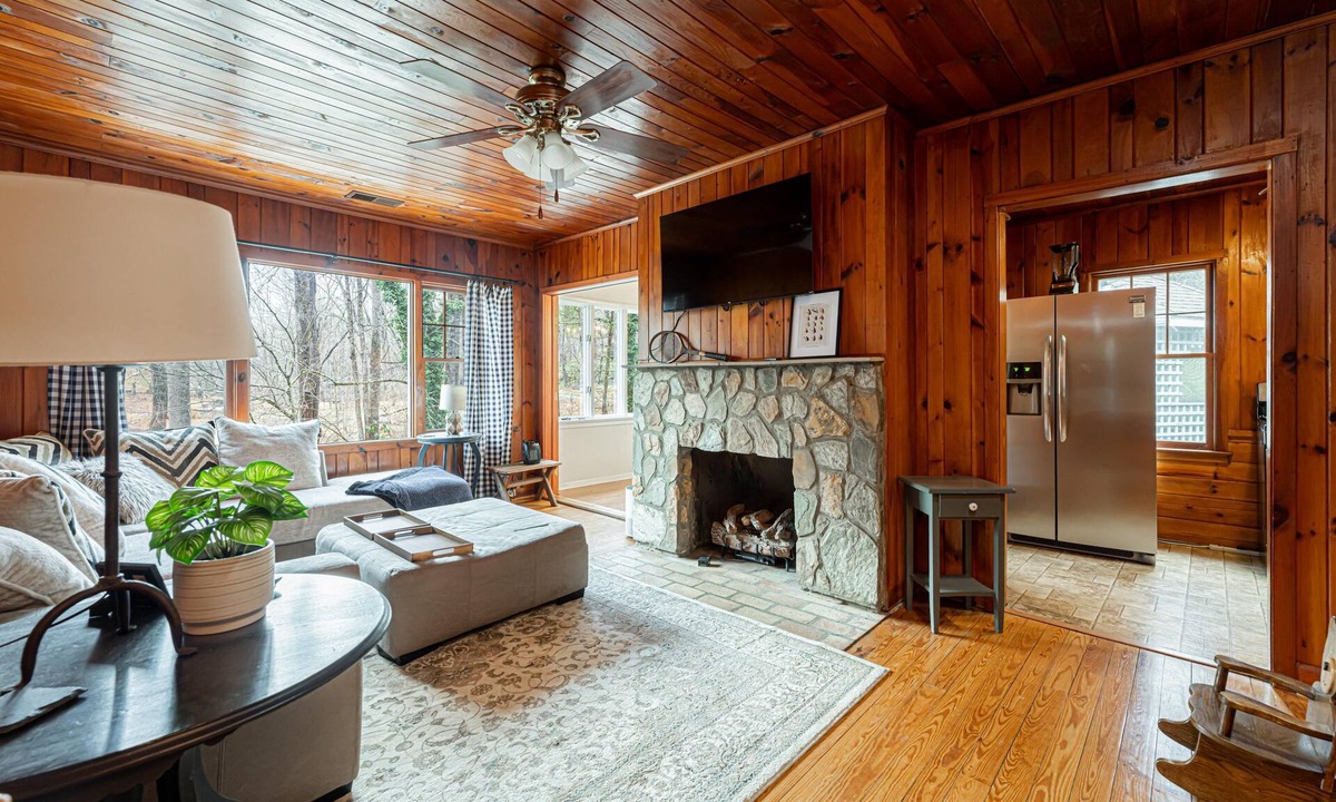 Balsam House | Creekside Cabin + Fire Pit | 10 Min to DT