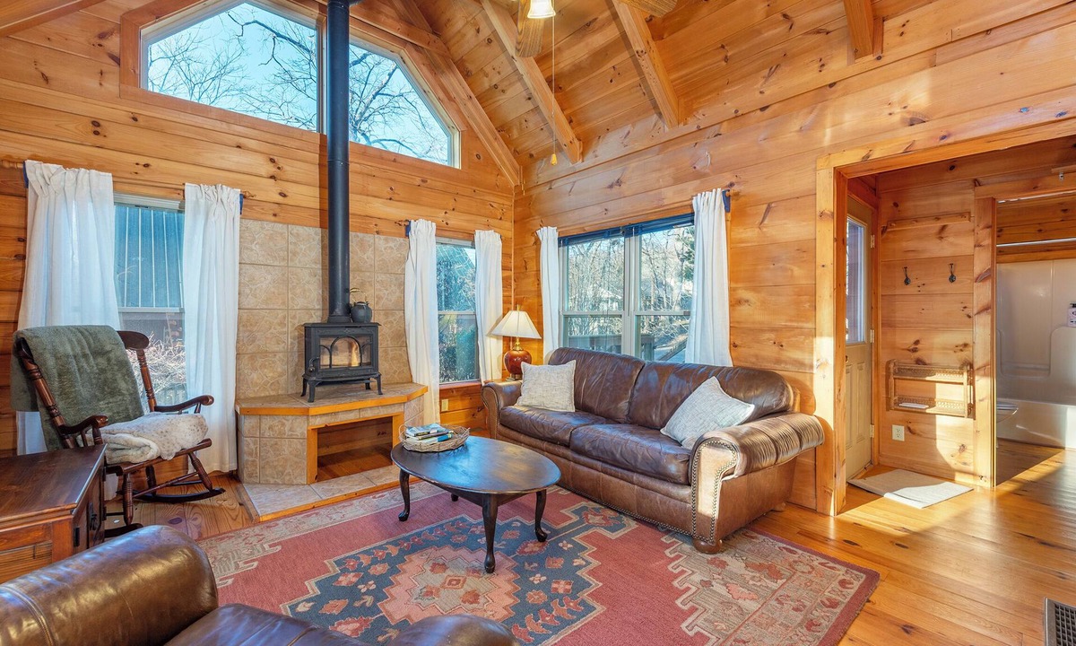 Black Mountain Cabin | Creekside Log Cabin Retreat in Black Mountain