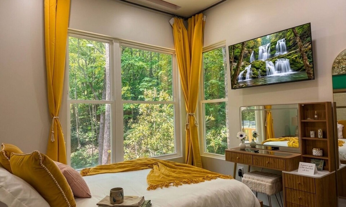 Mills River House | Creekside Mountain Family Retreat