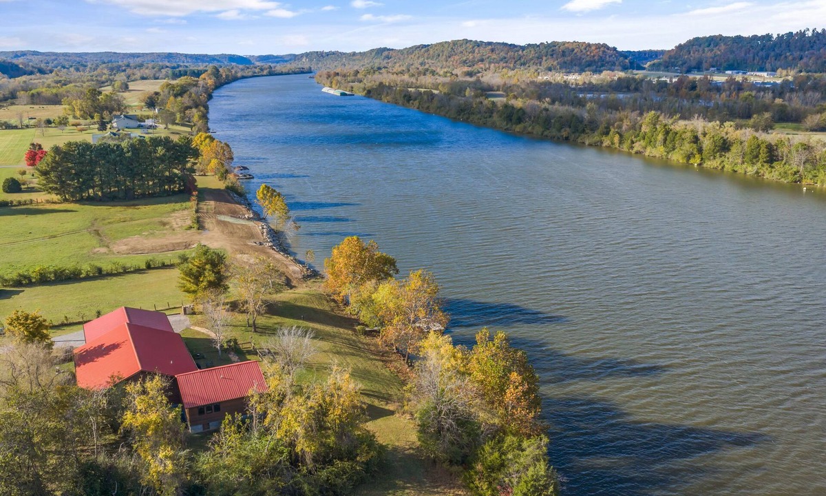 Ashland City House | Cumberland River Retreat - w/Private Dock Visit Nashville by land or water