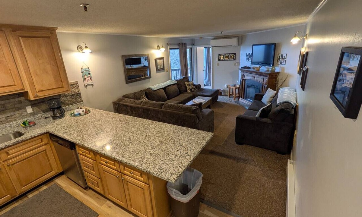 Ghent Condo | D103 · Winterplace Ski in Ski out condo First floor! D103