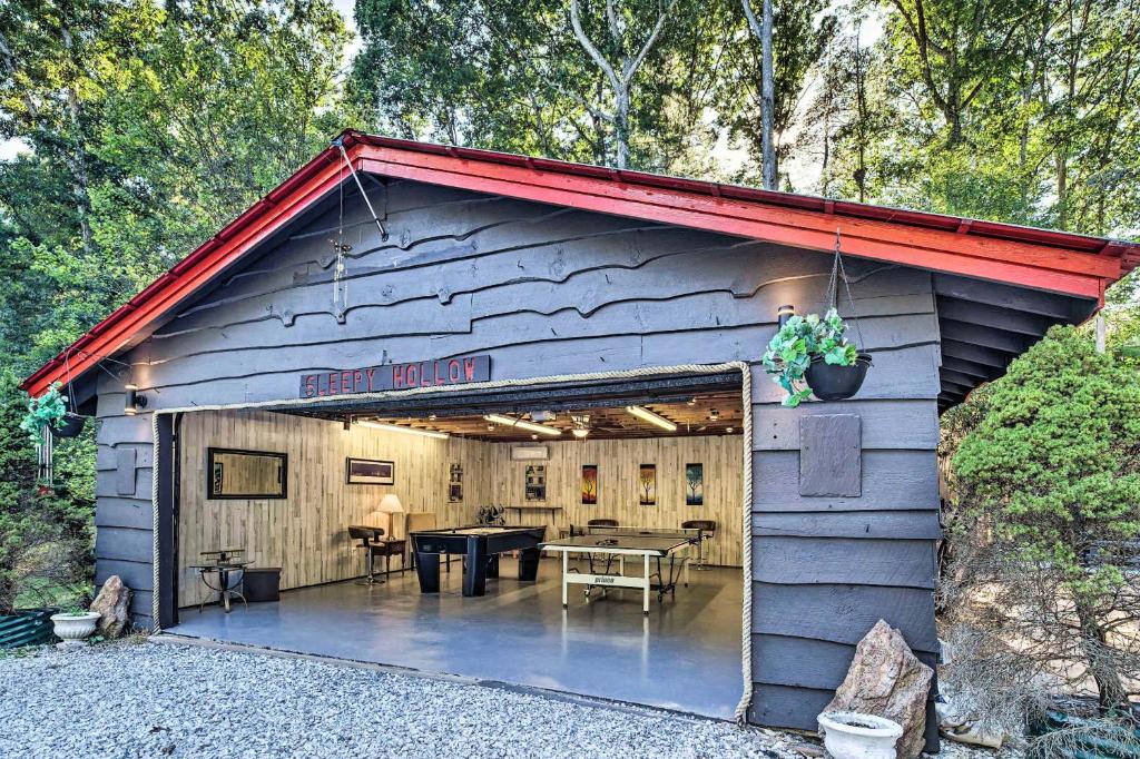 Bent Creek House | Daltuns Ranch with Hot Tub Game Room Firepit Family Friendly