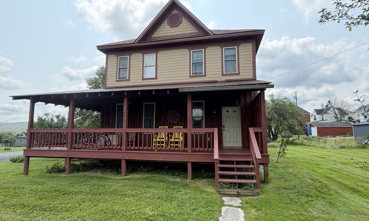 Canaan Valley House | Davis Downtown Folk Victorian Duplex