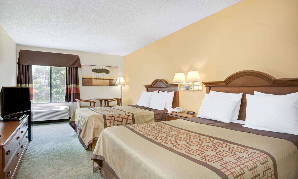Haw River Hotel | Days Inn by Wyndham Burlington East