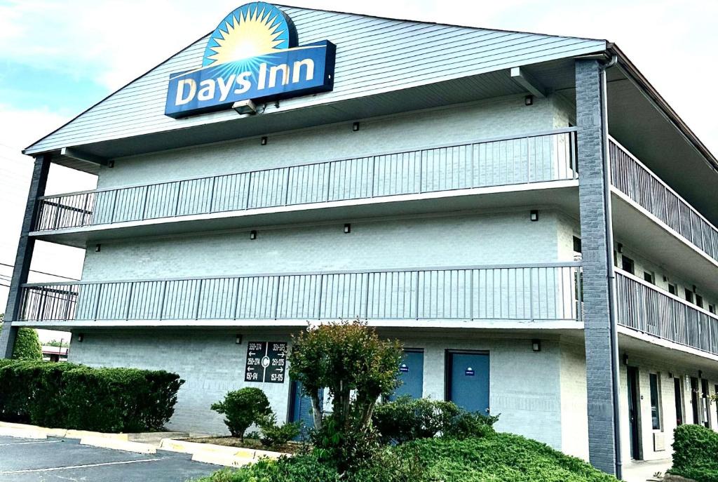 Paw Creek Hotel | Days Inn by Wyndham Charlotte Northlake