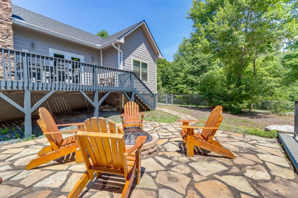 Tarheel House | Deck, Fire Pit & Fireplace: Murphy Forest Retreat