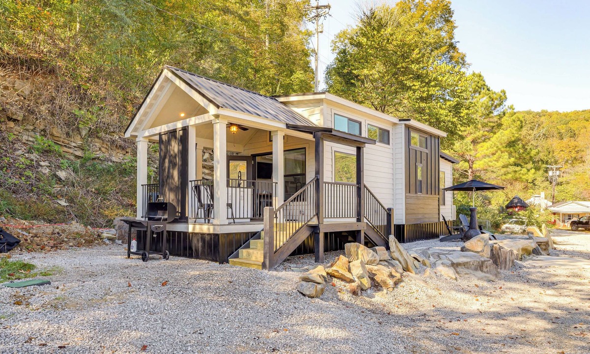 Cookeville Cabin | Deck, Grill & Fishing Pond: Modern Cookeville Gem