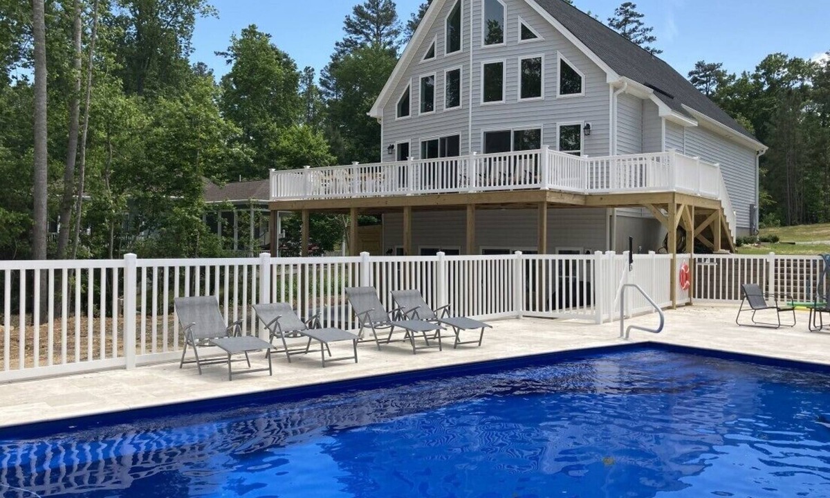 Macon House | Deep Water, Dock, Firepit, Deep Water, Kayaks, Pool Table, Sundeck